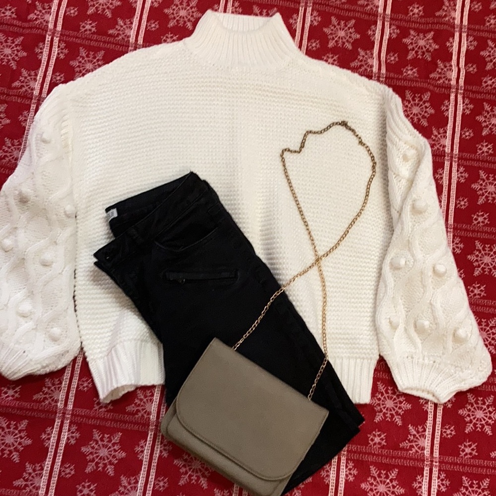 COPY - CLOTH. Beautiful Soft knit sweater, Size Medium.  Perfect condition. Lik…